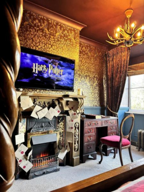 Wizards Retreat - 8 Mins to Warner Bros Studio!